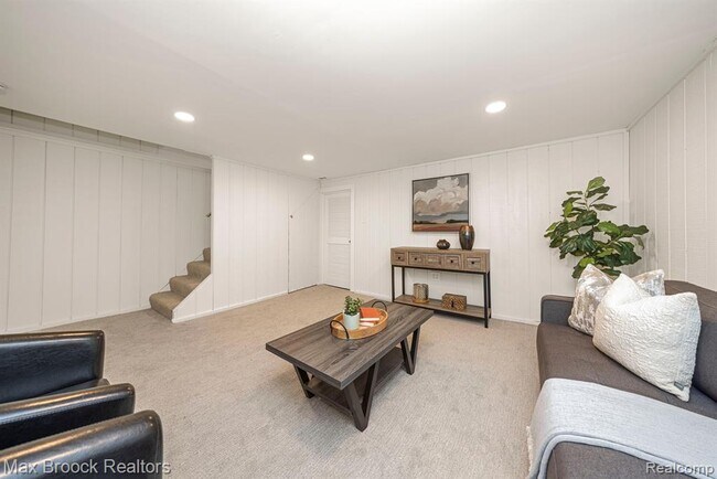 Building Photo - 695 Graefield Ct