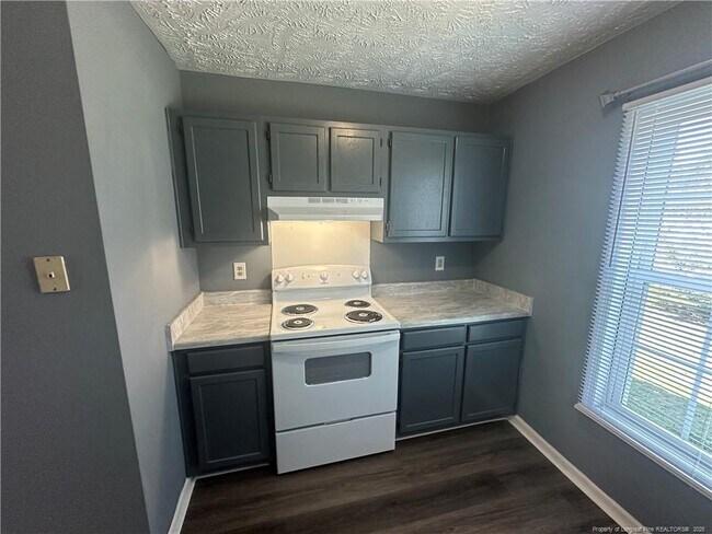 Building Photo - 3545 Chaucer Dr