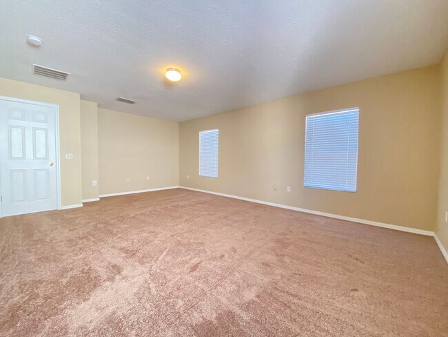 Building Photo - Oversized 3 BD / 2.5 BA with Loft