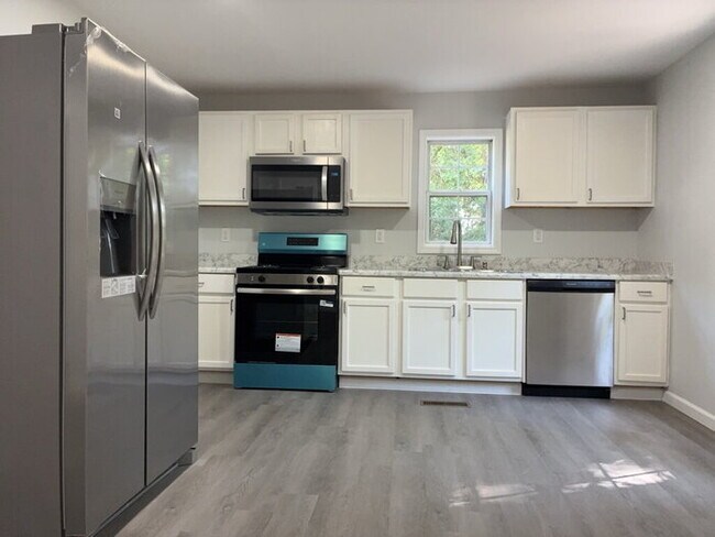 Building Photo - "Charming 3-Bedroom Home with 2 Full Baths and Spacious 1,210 sq ft Layout in Anderson, SC!"