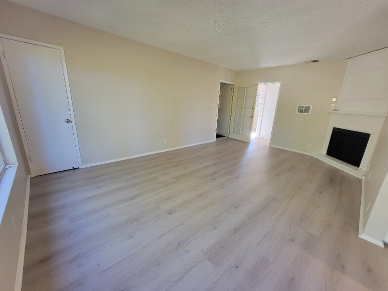 Building Photo - 13531 Wyandotte St