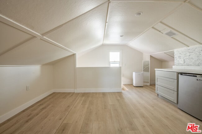 Building Photo - 4616 Rosewood Ave