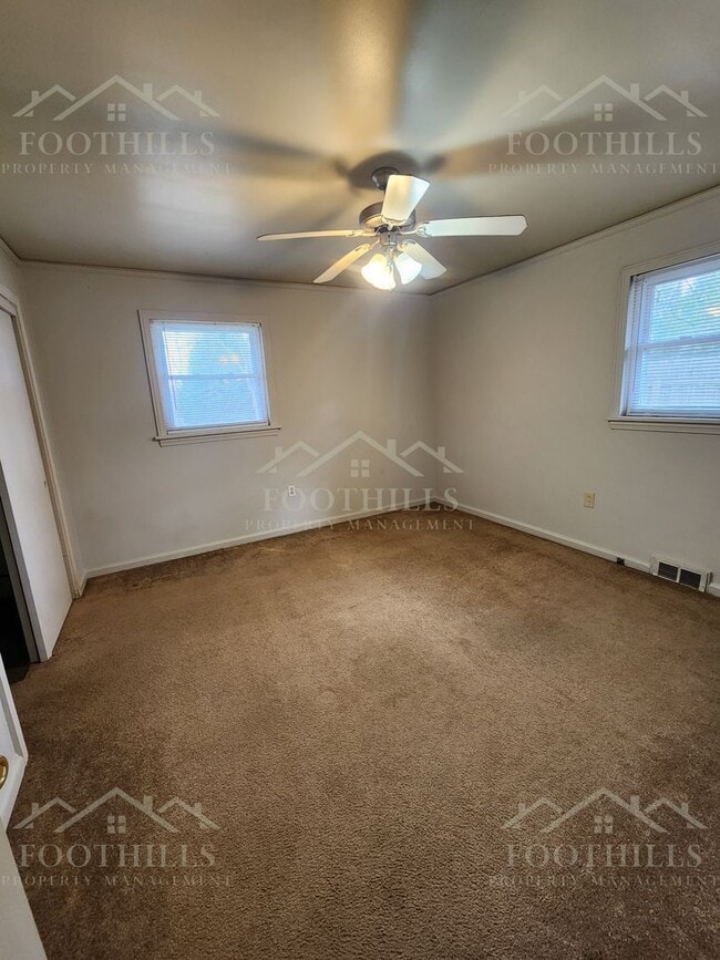 Building Photo - 2712 Cedar Ln