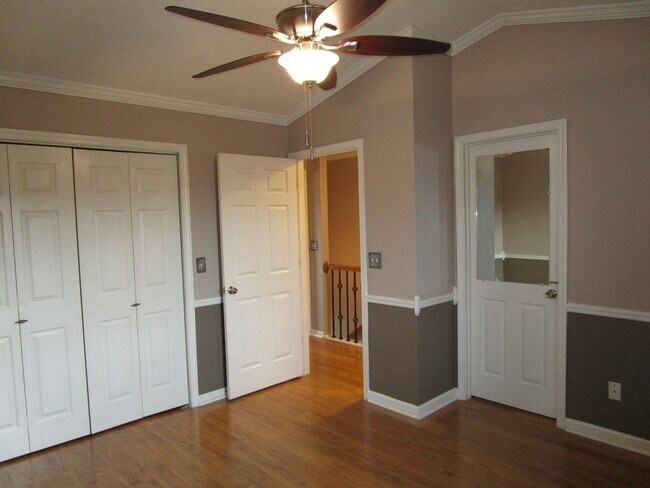 Building Photo - 2828 Florence Dr