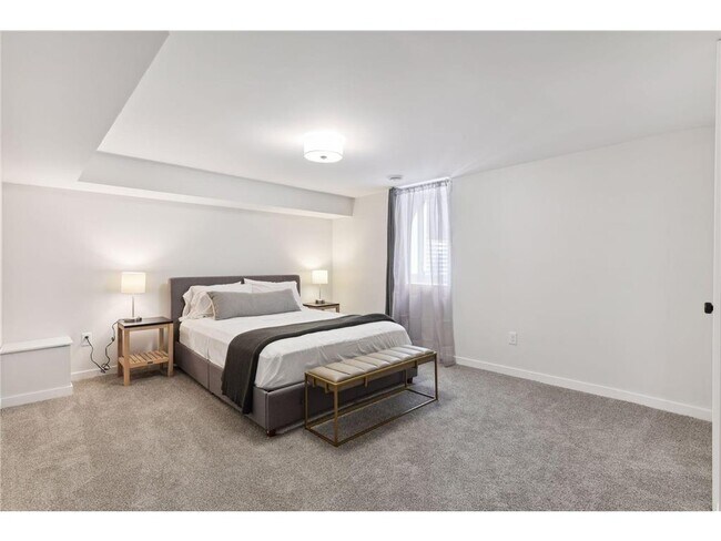 Building Photo - 953 17th Ave SE