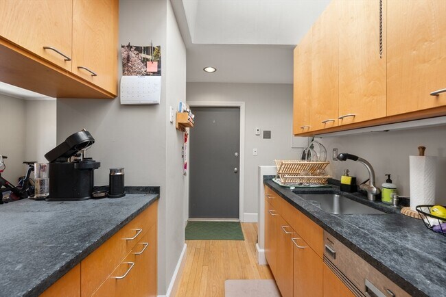 Building Photo - 44 Chandler St