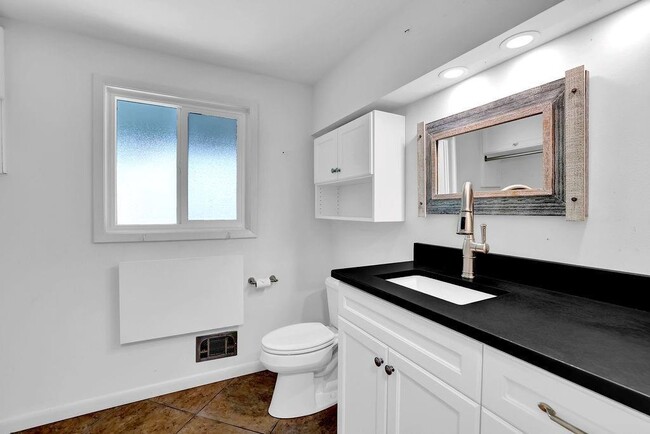 Building Photo - 505 River Valley Rd NW