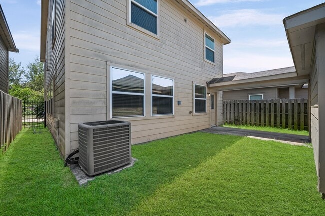Building Photo - 14286 Empanada Dr