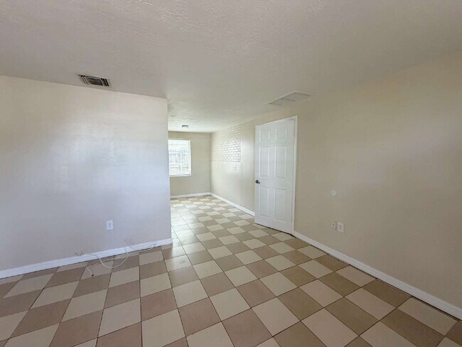 Building Photo - "Charming 3-Bed, 2-Bath on Jackson Street"