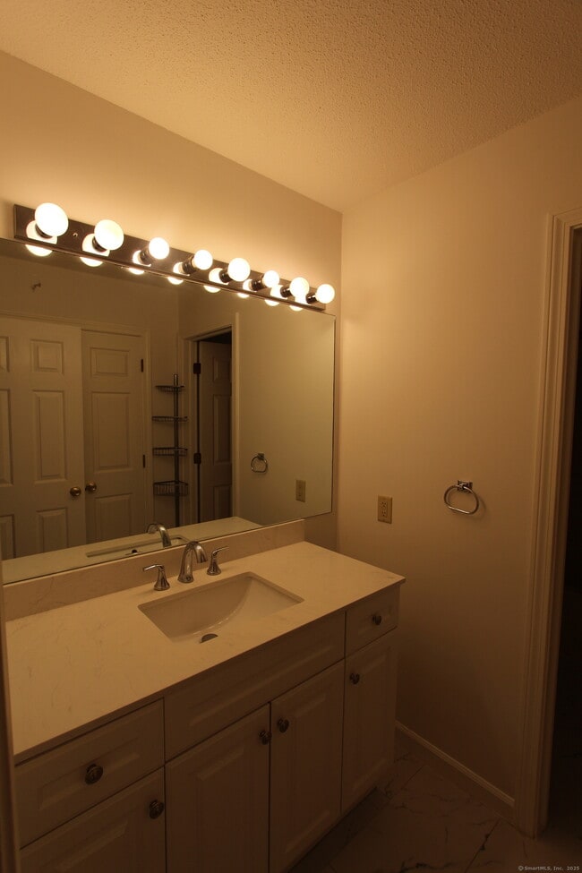 Building Photo - 44 Rosemary Ln