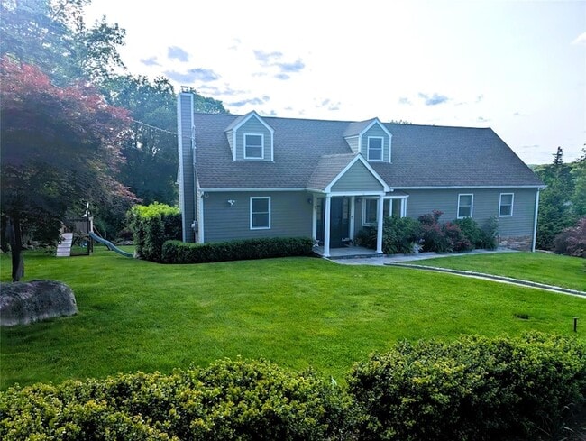 Primary Photo - 11 Ridgeway Ave