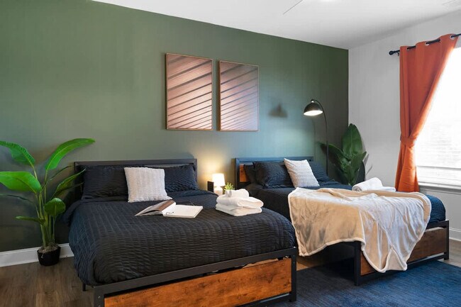 Building Photo - 1131 Fairway Green Ln