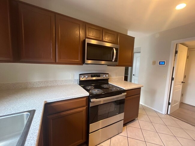 Building Photo - 3 bedroom 2.5 bath townhome for rent