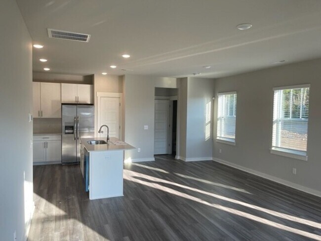 Building Photo - Stunner in Murfreesboro
