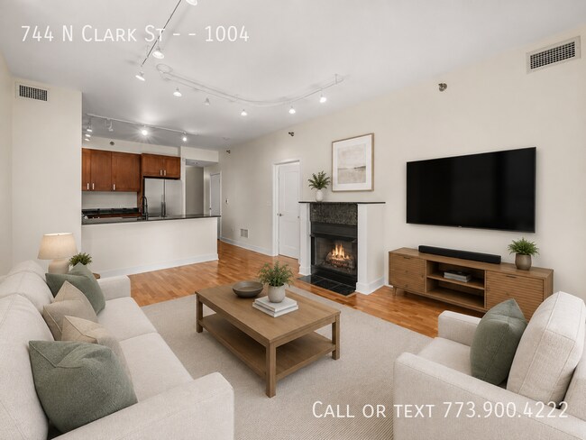 Building Photo - 744 N Clark St