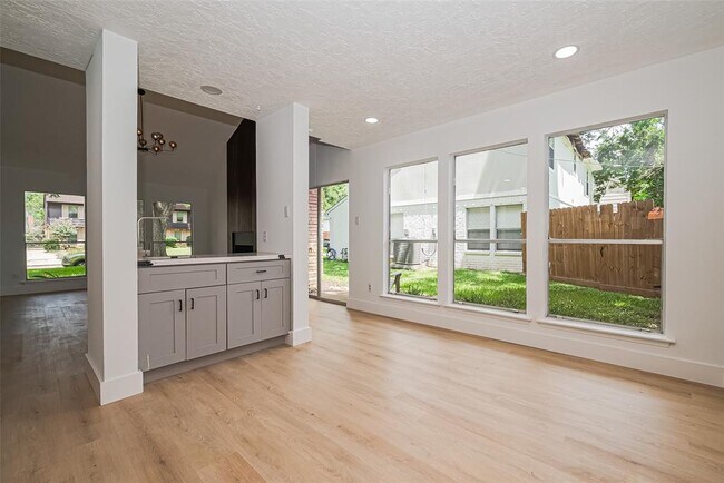 Building Photo - 1306 Briarmead Dr