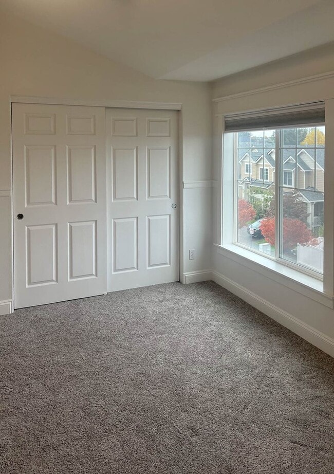 Building Photo - Beautiful West Linn Home in a Quiet, Desirable Neighborhood