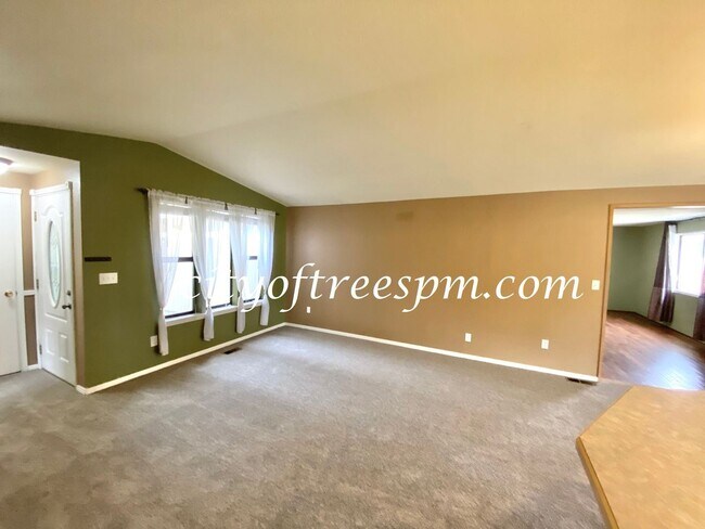 Building Photo - 3 br, 2 bath House - 1233 E Carter St