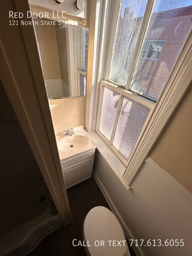 Building Photo - 121 N State St