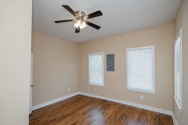 Building Photo - Renovated 2 Bed 2 Bath Charleston Victorian Home