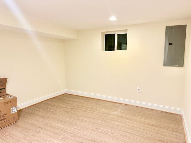 Building Photo - Detached 4 bed 3 bath. Pets Welcome!