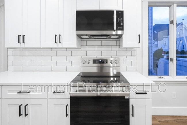 Building Photo - 28 Clark St