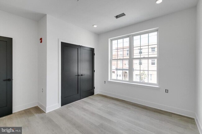 Building Photo - 3045 Richmond St