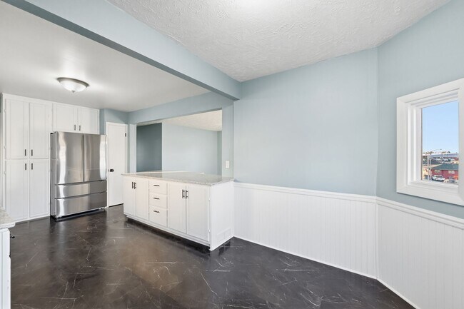 Building Photo - Fully remodeled 4 bed charmer