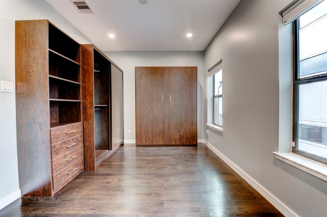 Building Photo - 1211 Thompson St