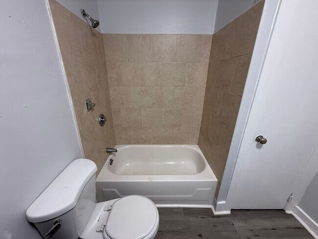 Building Photo - 82 Pine St