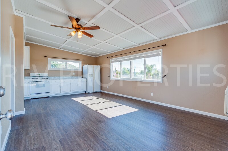 Building Photo - 876 Adele St