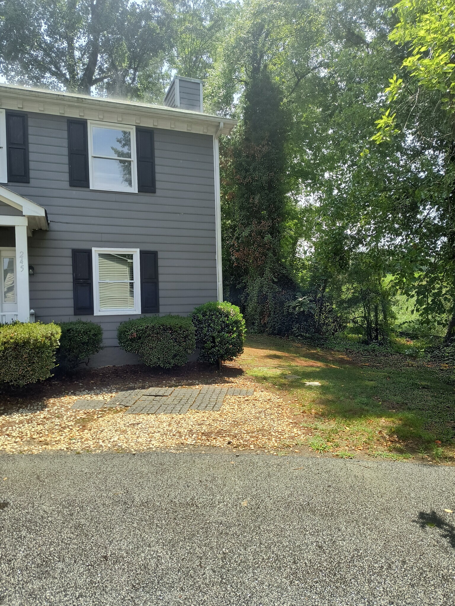 Building Photo - 245 Guinevere Ct