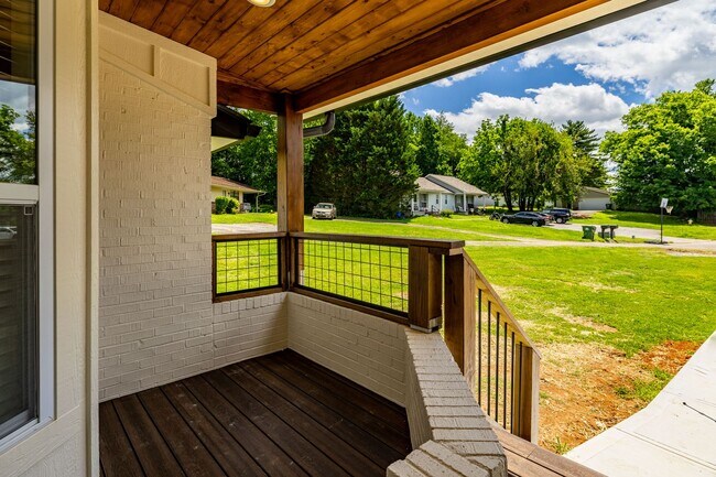 Building Photo - 910 Windlau Ct