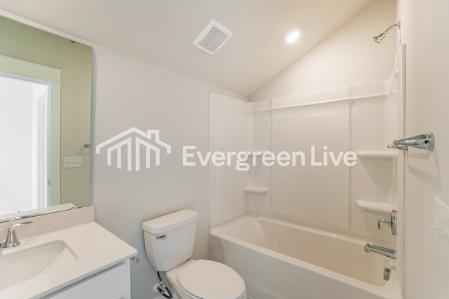 Building Photo - 127 Bloomsbury St