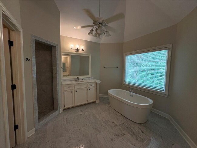 Building Photo - 10575 Aviary Dr