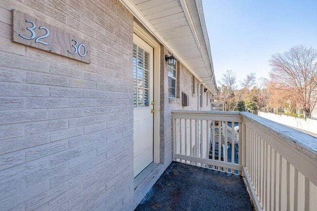Building Photo - Peachtree Hills Court, 2-bedroom Atlanta a...
