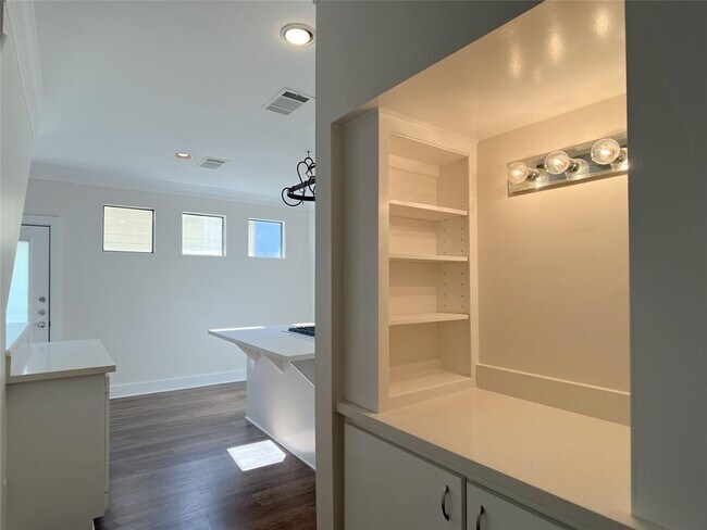 Building Photo - 5899 Fairdale Ln