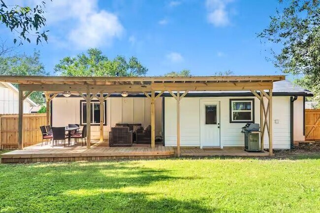 Building Photo - 2310 Dove Springs Dr