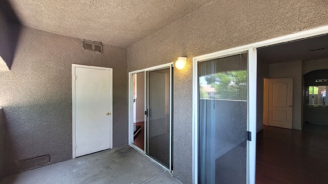 Building Photo - 5525 W Flamingo Rd