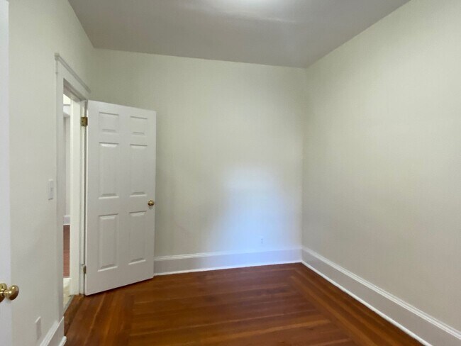 Building Photo - Nice, large 1 bed in a prime location in Allston.