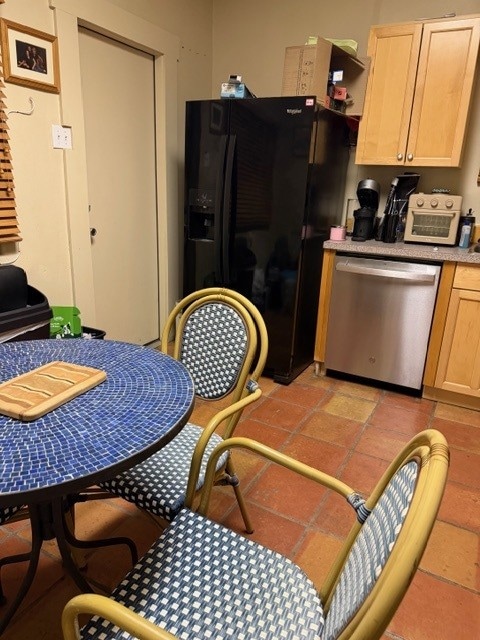 Building Photo - 1624 E 7th St