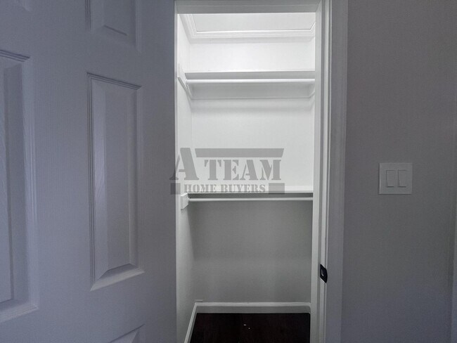 Building Photo - Beautifully updated 3-bedroom, 2-bath home