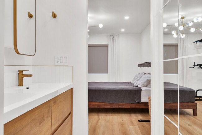 Building Photo - 745 Main St