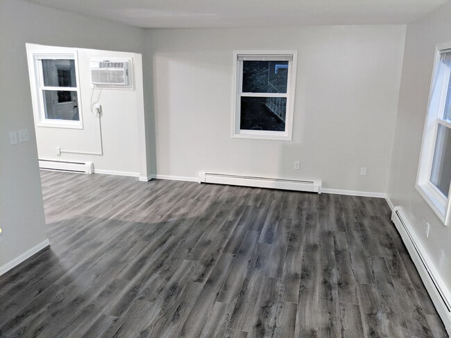 Building Photo - 501/503