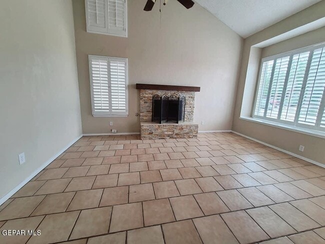 Building Photo - 765 Colchester Dr