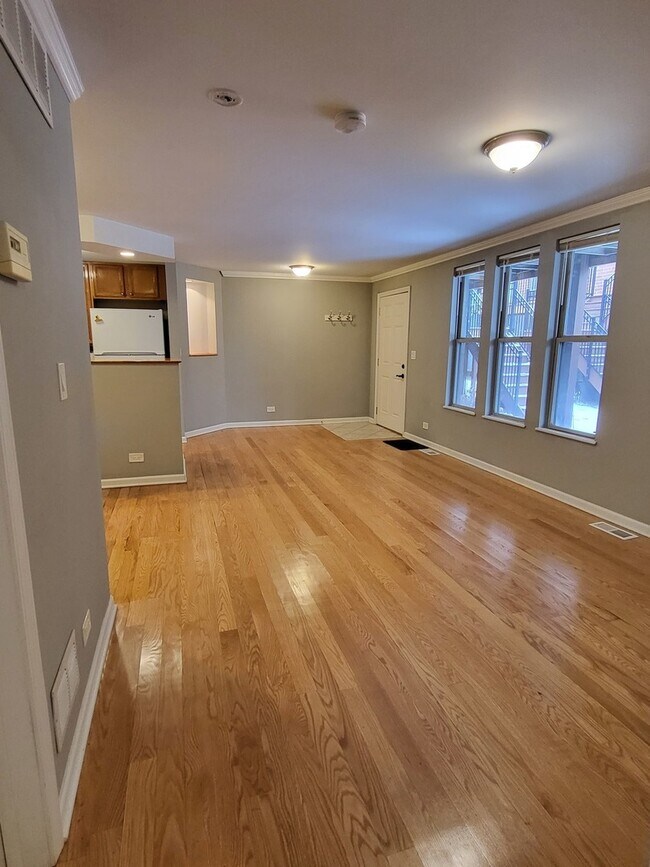 Building Photo - 2403 W Flournoy St