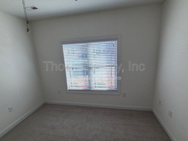 Building Photo - 220 Braylock Dr