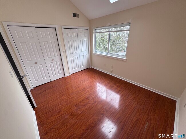 Building Photo - 18 Prospect St