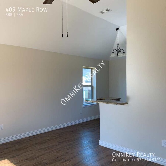 Building Photo - 409 Maple Row