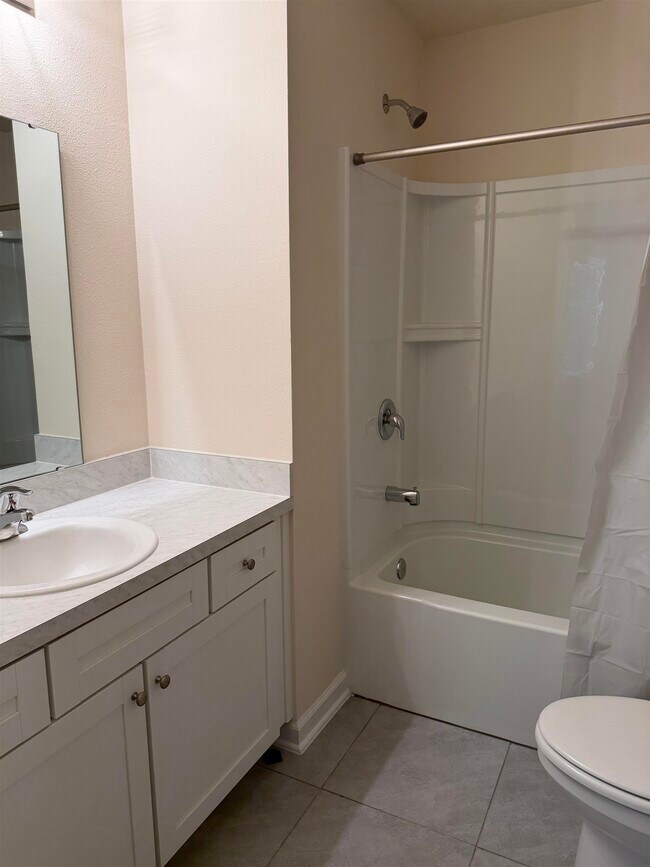 Building Photo - 136 Whispering Brk Dr